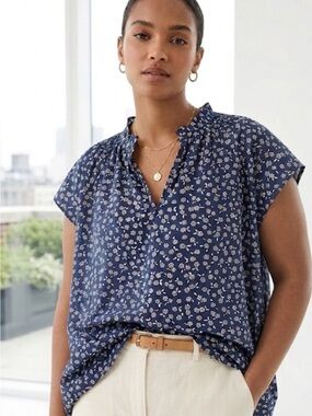 Effortless Elegance: Navy Floral Ruffle V-Neck Blouse XXL